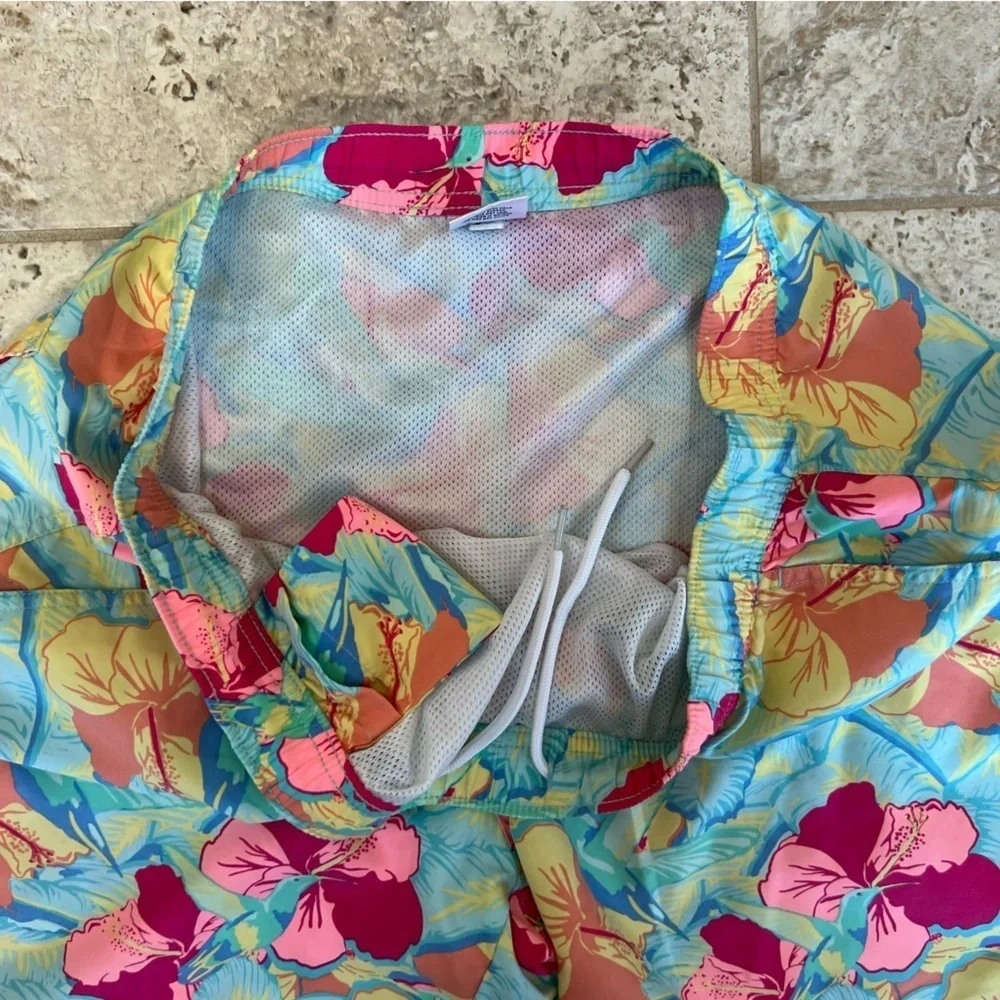 VINEYARD VINES 7” Chappy Printed Floral Hummingbird Swim Trunks, Blue/Red, L